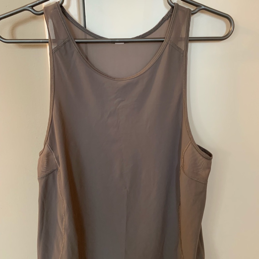 Women’s Lulu Lemon Sculpt Tank Size 6
